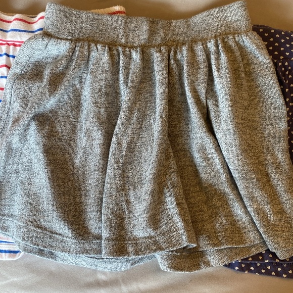 Gap Kids size XS 4-5 comfy skirt bundle. Three skirts, two with pockets. - Picture 6 of 12